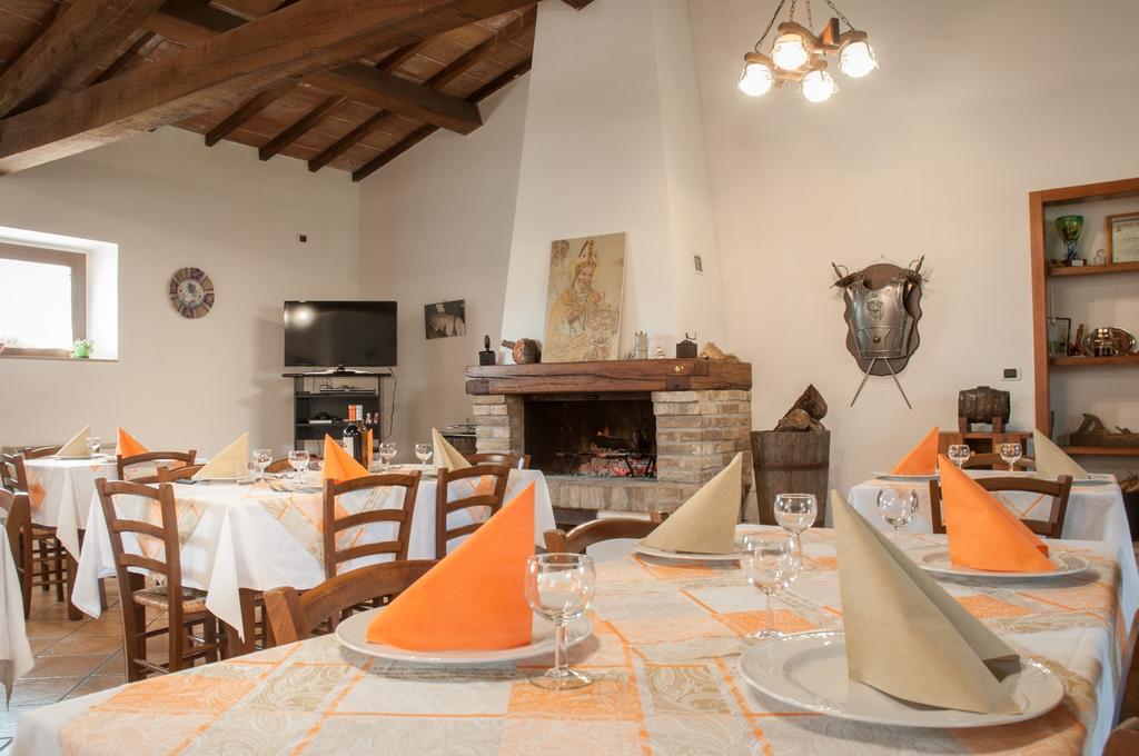 Agriturismo Casella Del Piano กุบบีโอ ภายนอก รูปภาพ