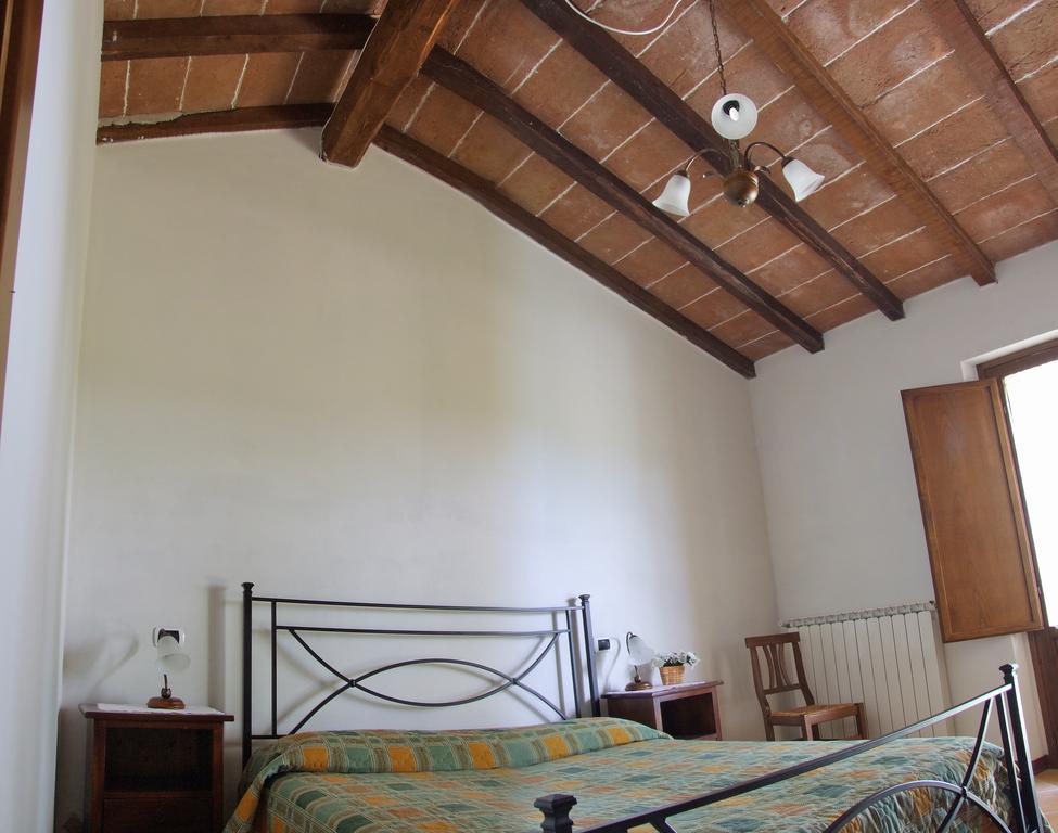 Agriturismo Casella Del Piano กุบบีโอ ห้อง รูปภาพ